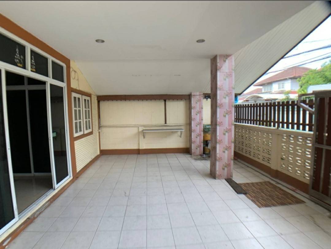 ขายบ้านเดี่ยว เพชรเกษม 81/6 ใกล้กรมที่ดิน ห่าง MRT หลักสองประมาณ 7กม. หมู่บ้านหรรษา 44 ตรว. 5 นอน พื้นที่ใช้สอย 186 ตรม. ต่อเติมเต็มพื้นที่ หน้ากว้าง 11 เมตร จอดรถได้ 2-3คันสบาย