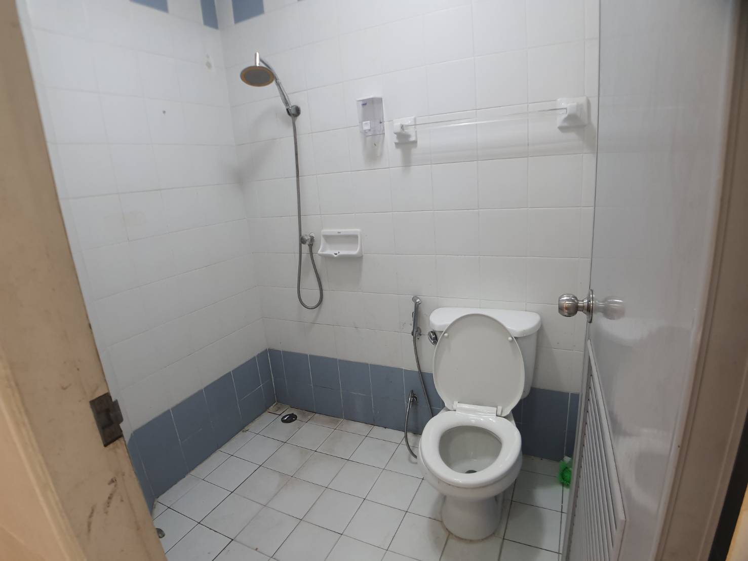 ให้เช่า ทาวน์เฮ้าส์ 2 ชั้น หมู่บ้านปาริชาติ ปิ่นเกล้า-พุทธมณฑลสาย4 บนทำเลศักยภาพ ใกล้ ม.มหิดล เซ็นทรัลศาลายา และ ทางด่วน พร้อมเฟอร์นิเจอร์ เครื่องใช้ไฟฟ้า