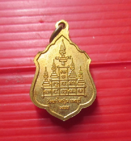 เหรียญกะหลั่ยทอง หลวงพ่อเพี้ยน วัดเกริ่นกฐิน จ.ลพบุรี ปี2555ตอกโค๊ด ว.ฐ เหรียญที่2