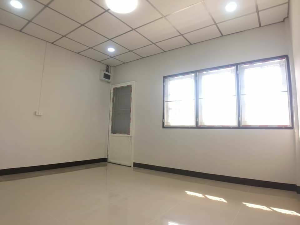 ขายบ้านทาวน์เฮ้าส์ ตกแต่งใหม่ พร้อมเข้าอยู่ 2ชั้น ขนาด 17.6ตรว. ซอยบางแค7 (ซอยยิ้มประยูร ) บางแค