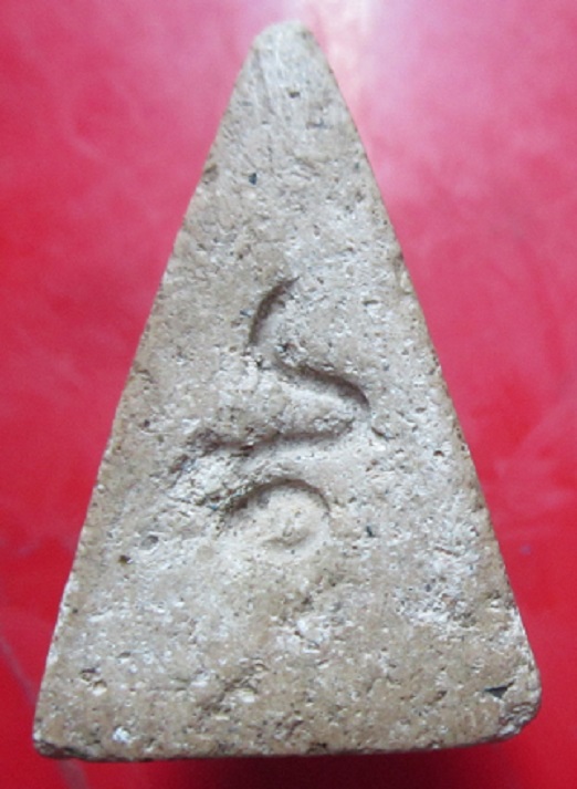 พระเนื้อผง พิมพ์นาง หลังยันต์ตัวหนอน พระแท้ไม่ทราบที่