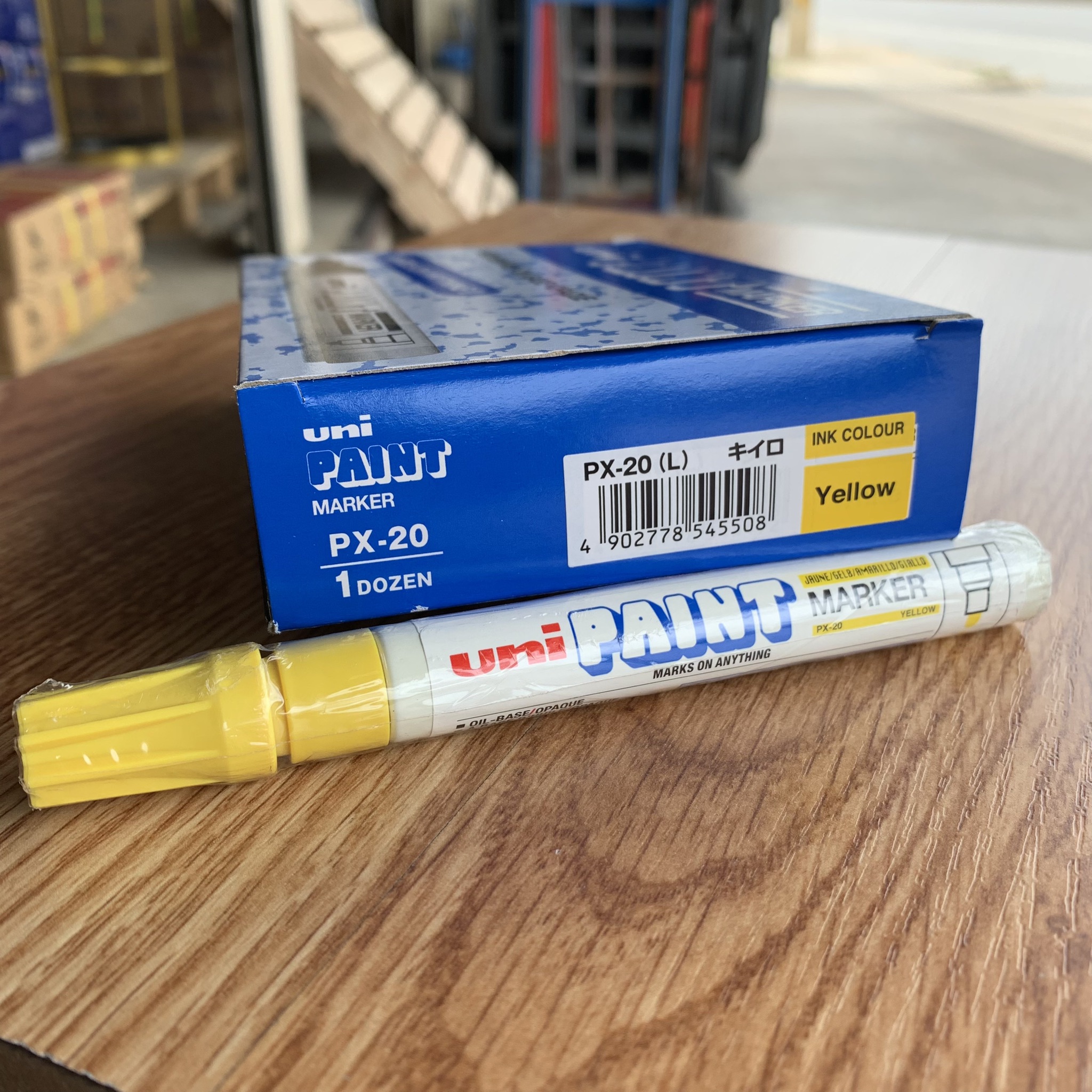 ปากกาน้ำมัน UNIPAINT PX-20