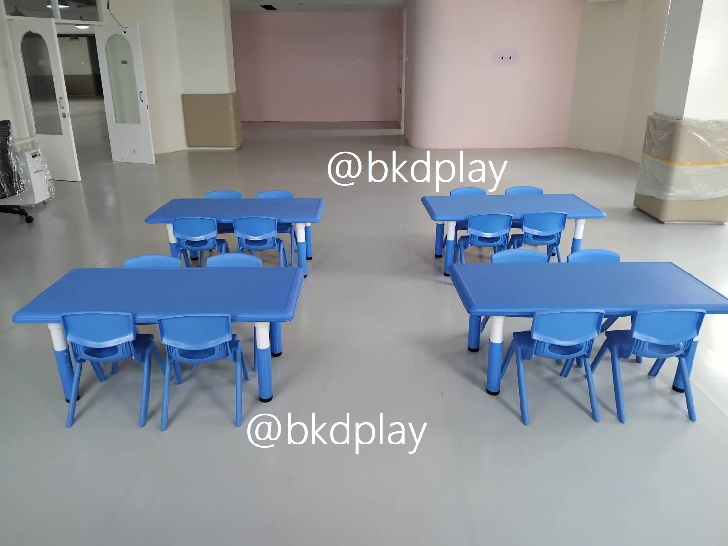 ชุดโต๊ะประถมพร้อมเก้าอี้ 4 ตัว โต๊ะสี่เหลี่ยมผืนผ้าขาพลาสติก พร้อมส่ง โต๊ะนักเรียน โต๊ะเขียนหนังสือ โต๊ะทานข้าว โต๊ะกิจกรรมพร้อมเก้าอี้เด็ก โต๊ะพลาสติก