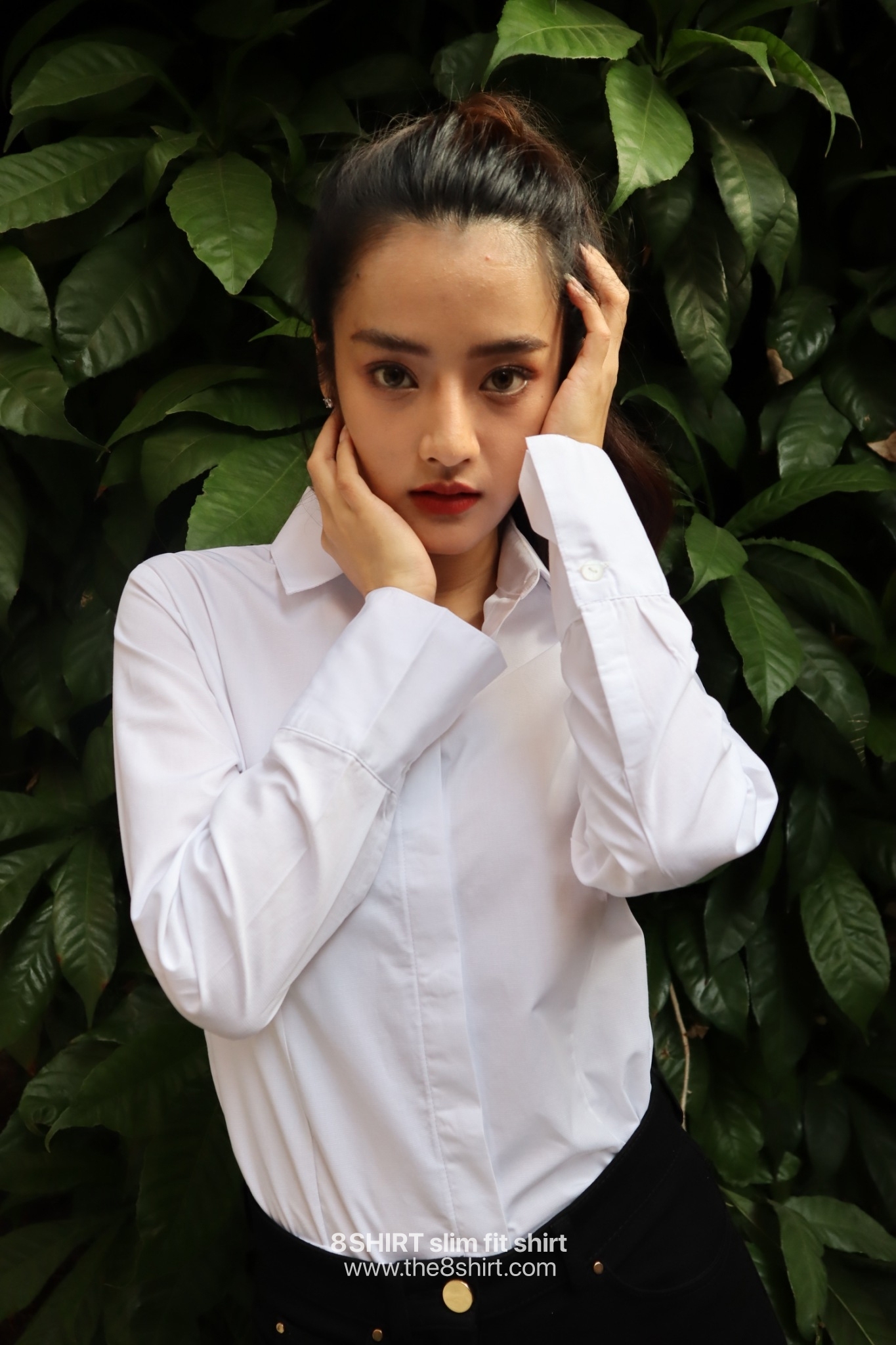เสื้อเชิ้ตผู้หญิงสีขาว ออฟไวท์ สลิมฟิต เข้ารูป แขนยาว เสื้อเชิ้ตทำงาน เสื้อยูนิฟอร์ม แบรนด์ 8SHIRT slim fit shirt พร้อมส่ง