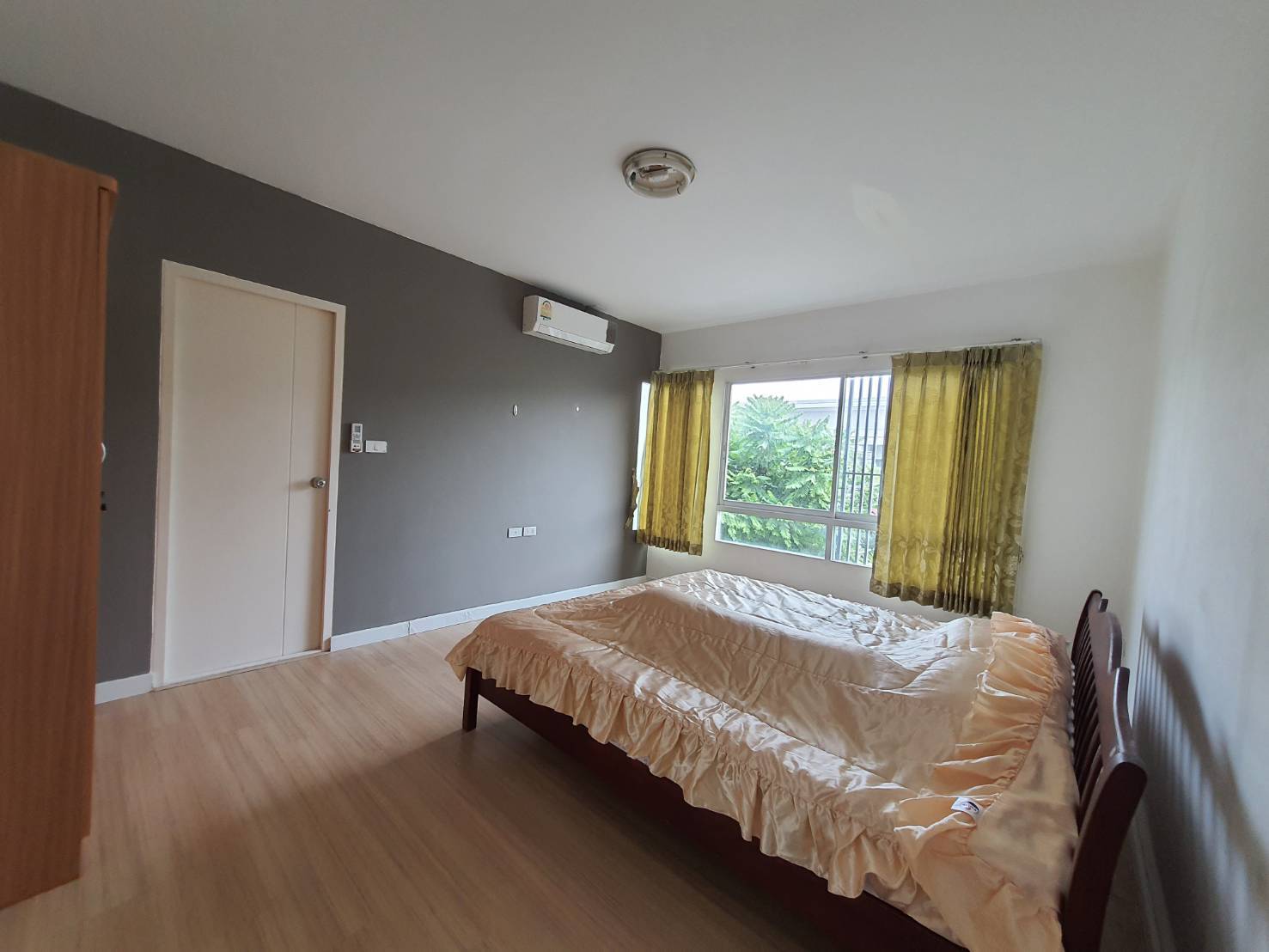 ขายทาวน์เฮ้าส์ อินดี้ 1 ถนนประชาอุทิศ ซอย 90 ทาวน์เฮ้าส์ 2 ชั้น 18.10 ตรว. 2 ห้องนอน 3 ห้องน้ำ มีห้องน้ำในตัวทุกห้อง บ้านสภาพใหม่ พร้อมเฟอร์นิเจอร์