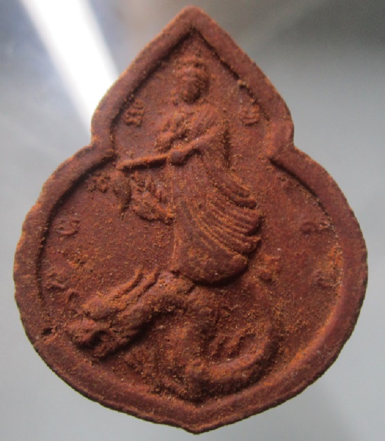 เหรียญเจ้าแม่กวนอิมทรงมังกร เนื้อว่าน ครูบาคำเป็ง ฐิตปัญโญ สำนักสงฆ์มะค่างาม กำแพงเพชร