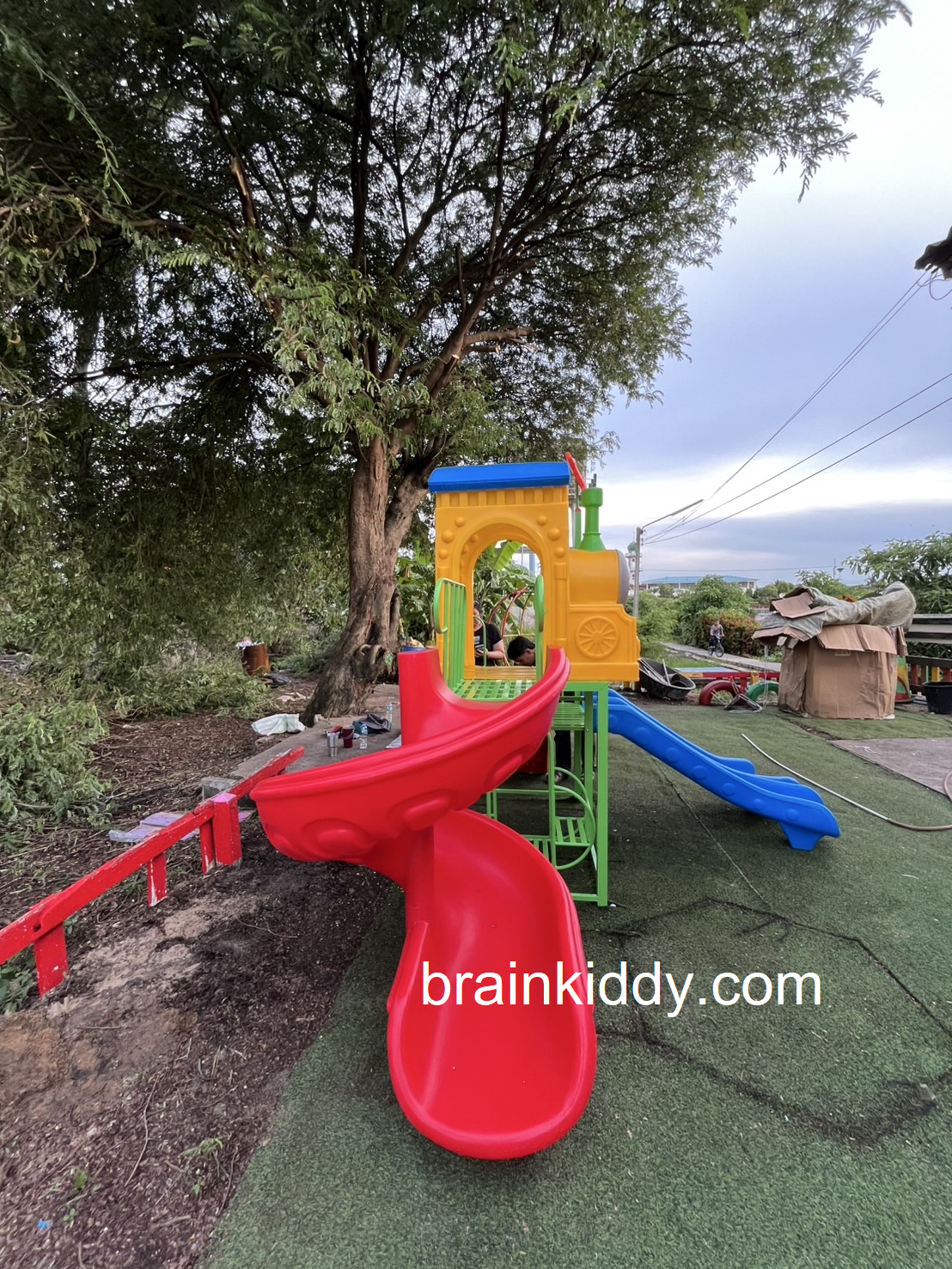 เครื่องเล่นสนามกลางแจ้ง-ในร่ม, ชุดรถไฟเหลืองกับผีเสื้อ B, สนามเด็กเล่น,เครื่องเล่นเด็ก, ครุภัณฑ์สนามเด็กเล่น, งบ สพฐ.,โครงการโรงเรียนประชารัฐ ศูนย์พัฒนาเด็กเล็ก playground,สไลเดอร์