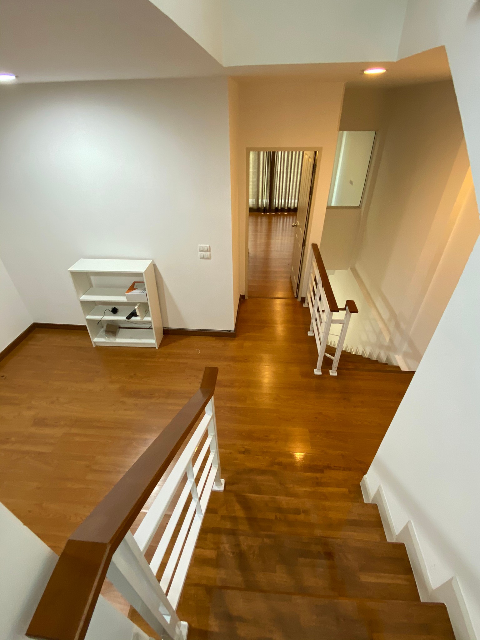 ขาย-เช่า ทาวน์โฮม3ชั้น บ้านกลางเมือง สาทร-ตากสิน2 ใกล้สถานีรถไฟฟ้า วุฒากาศ แถม!! เเอร์ 4 เครื่อง