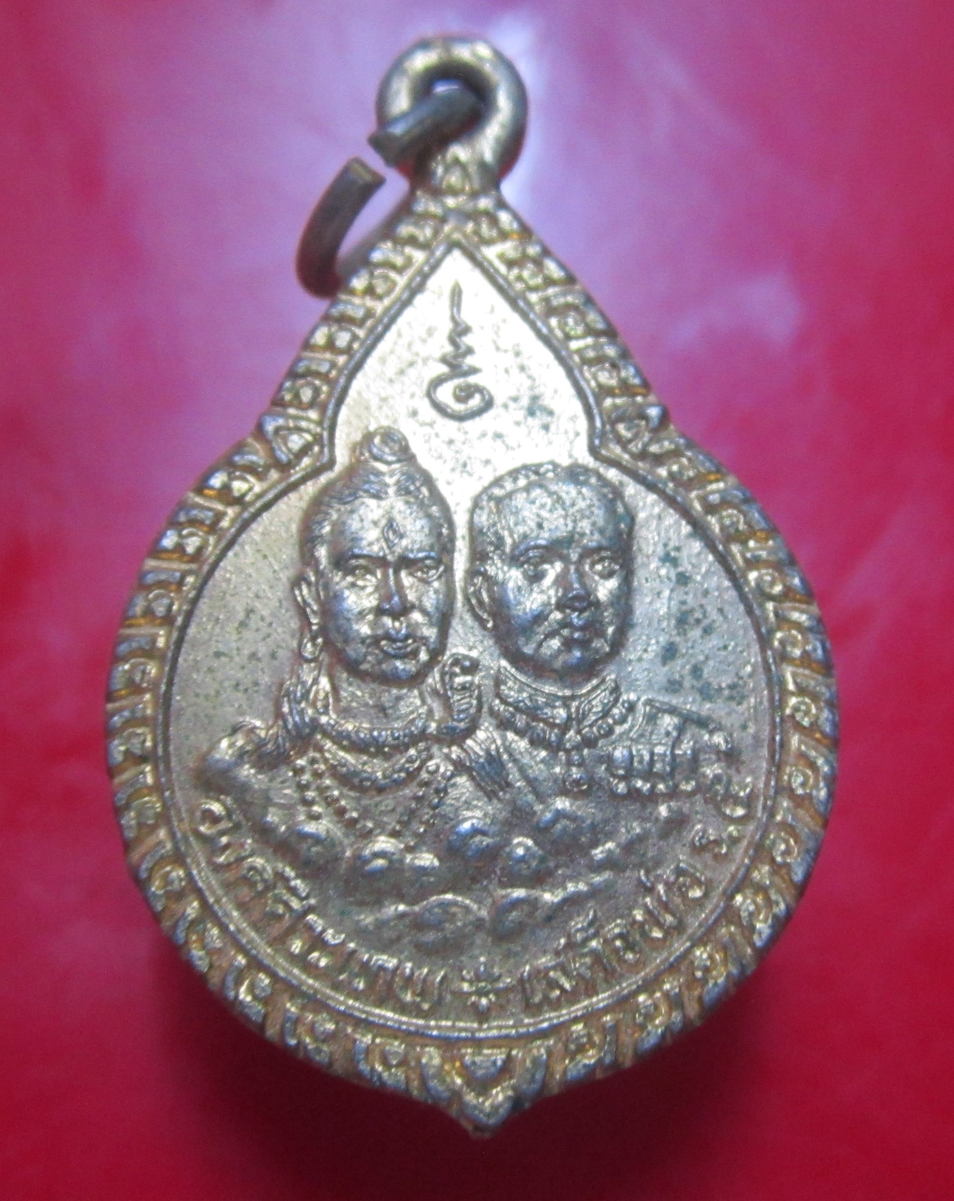 เหรียญกะหลั่ยทอง พระศิวเทพ คู่รัชกาลที่5 หลังพานพุ่ม ปี2492