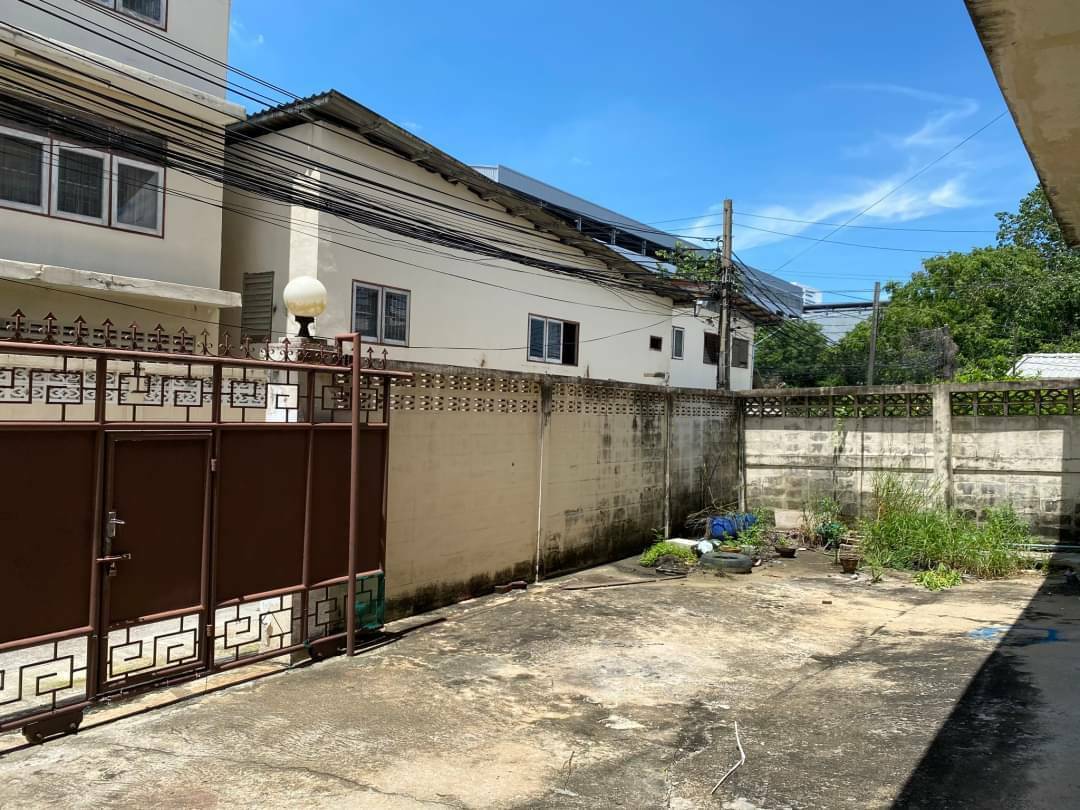 ขายตึก บางเเค เพชรเกษม 47 ขนาด 156 ตรว. 4 ชั้น ใกล้ รถไฟฟ้าMRTหลักสอง(เดอะมอลล์) ซอยเพชรเกษม 47