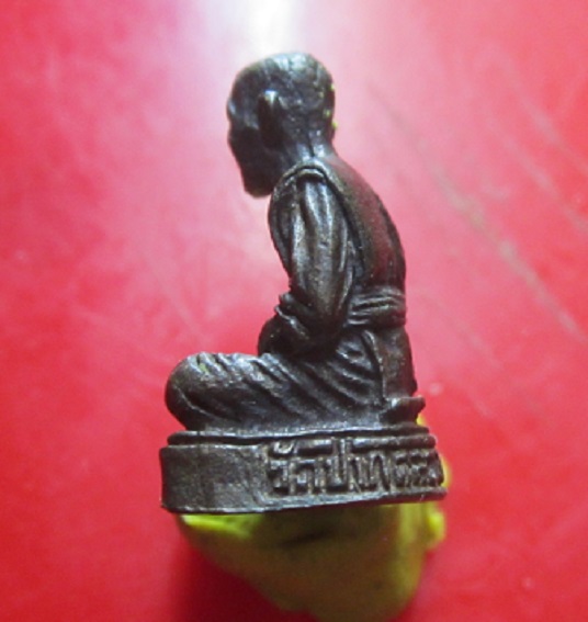 พระรูปหล่อ ย้อนยุค หลวงปู่ศุข วัดปากคลองมะขามเฒ่า จ.ชัยนาท สภาพสวย