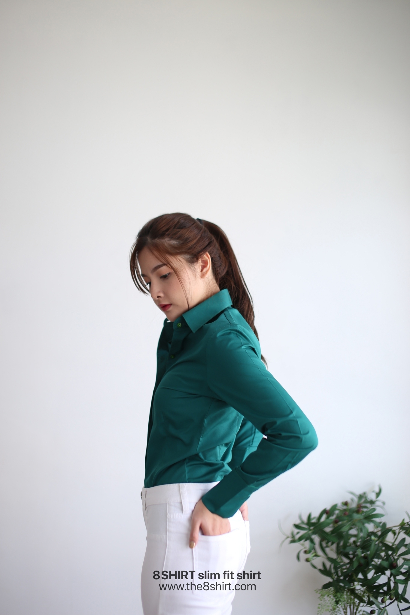 เสื้อเชิ้ตผู้หญิง สีเขียวมรกต (Emerald green) สลิมฟิต เข้ารูป แขนยาว เสื้อเชิ้ตทำงาน เสื้อยูนิฟอร์ม แบรนด์ 8SHIRT slim fit shirt พร้อมส่ง