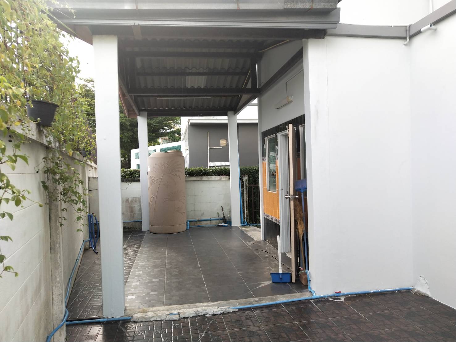 **ขายแล้ว** ขายบ้านเดี่ยว 2 ชั้น ม.พฤกษ์ลดา-พุทธสาคร (สาย4 ตัดใหม่) เจ้าของโครงการ : แลนด์แอนด์เฮ้าส์ - เนื้อที่ 55.8 ตร.ว. - พื้นที่ใช้สอย 136 ตร.ม. - ขนาด 3 ห้องนอน 2 ห้องน้ำ