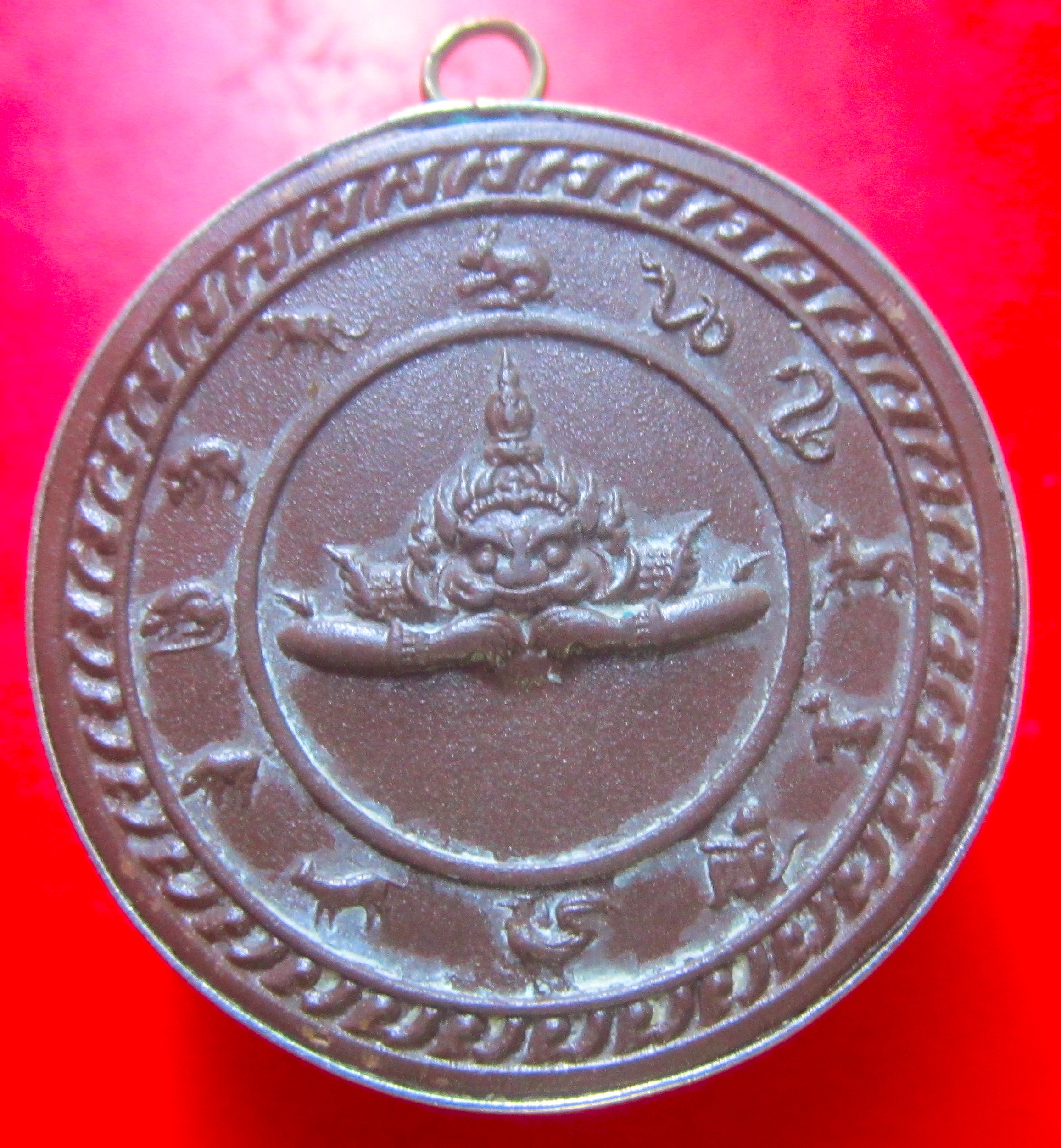 เหรียญใหญ่3ซ.ม พระพิฆเนศ หลังราหูอมจันทร์ ล้อมด้วย12นักษัตริย์ ไม่ทราบที่