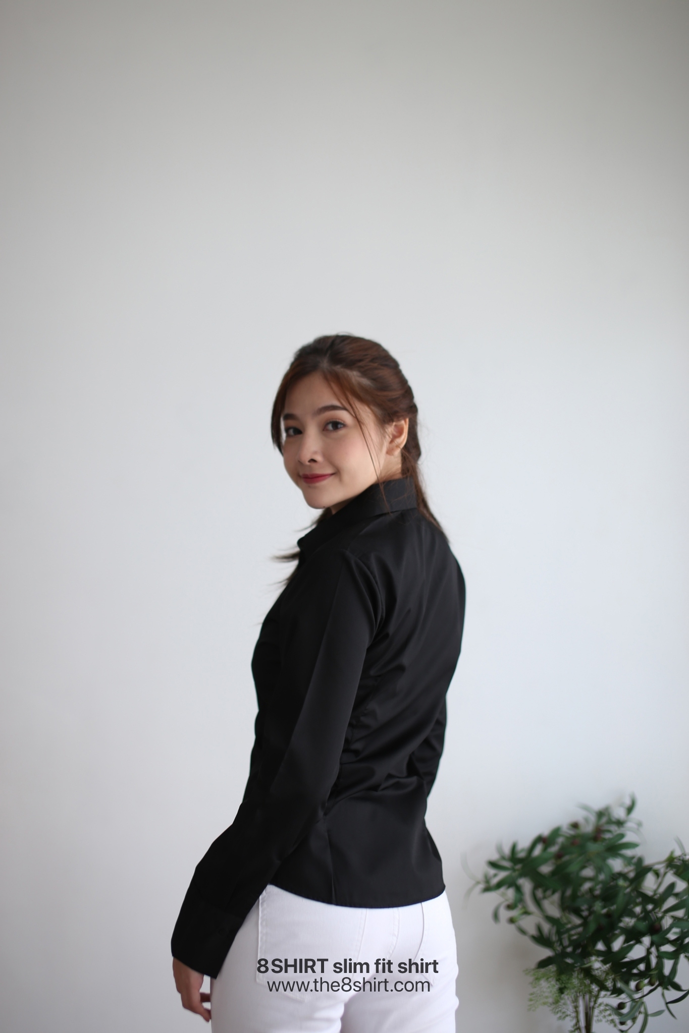 เสื้อเชิ้ตผู้หญิงสีดำ สลิมฟิต เข้ารูป แขนยาว เสื้อเชิ้ตทำงาน เสื้อยูนิฟอร์ม แบรนด์ 8SHIRT slim fit shirt พร้อมส่ง