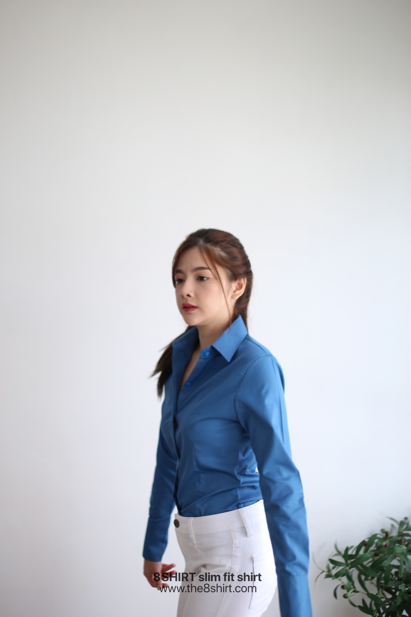 เสื้อเชิ้ตผู้หญิง สีฟ้าคราม (Indigo Blue) สลิมฟิต เข้ารูป แขนยาว เสื้อเชิ้ตทำงาน เสื้อยูนิฟอร์ม แบรนด์ 8SHIRT slim fit shirt พร้อมส่ง