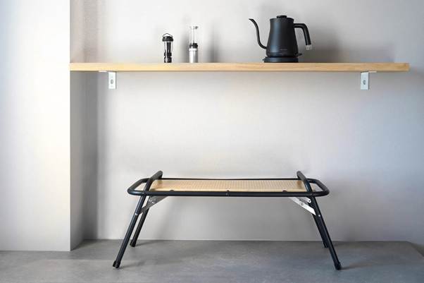 A table with a shelf and a kettle on it

AI-generated content may be incorrect.