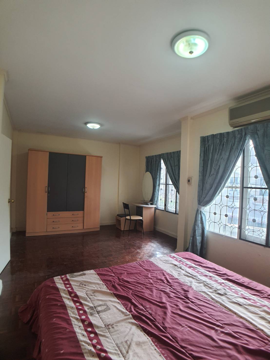 ให้เช่า ทาวน์เฮ้าส์ 2 ชั้น หมู่บ้านปาริชาติ ปิ่นเกล้า-พุทธมณฑลสาย4 บนทำเลศักยภาพ ใกล้ ม.มหิดล เซ็นทรัลศาลายา และ ทางด่วน พร้อมเฟอร์นิเจอร์ เครื่องใช้ไฟฟ้า