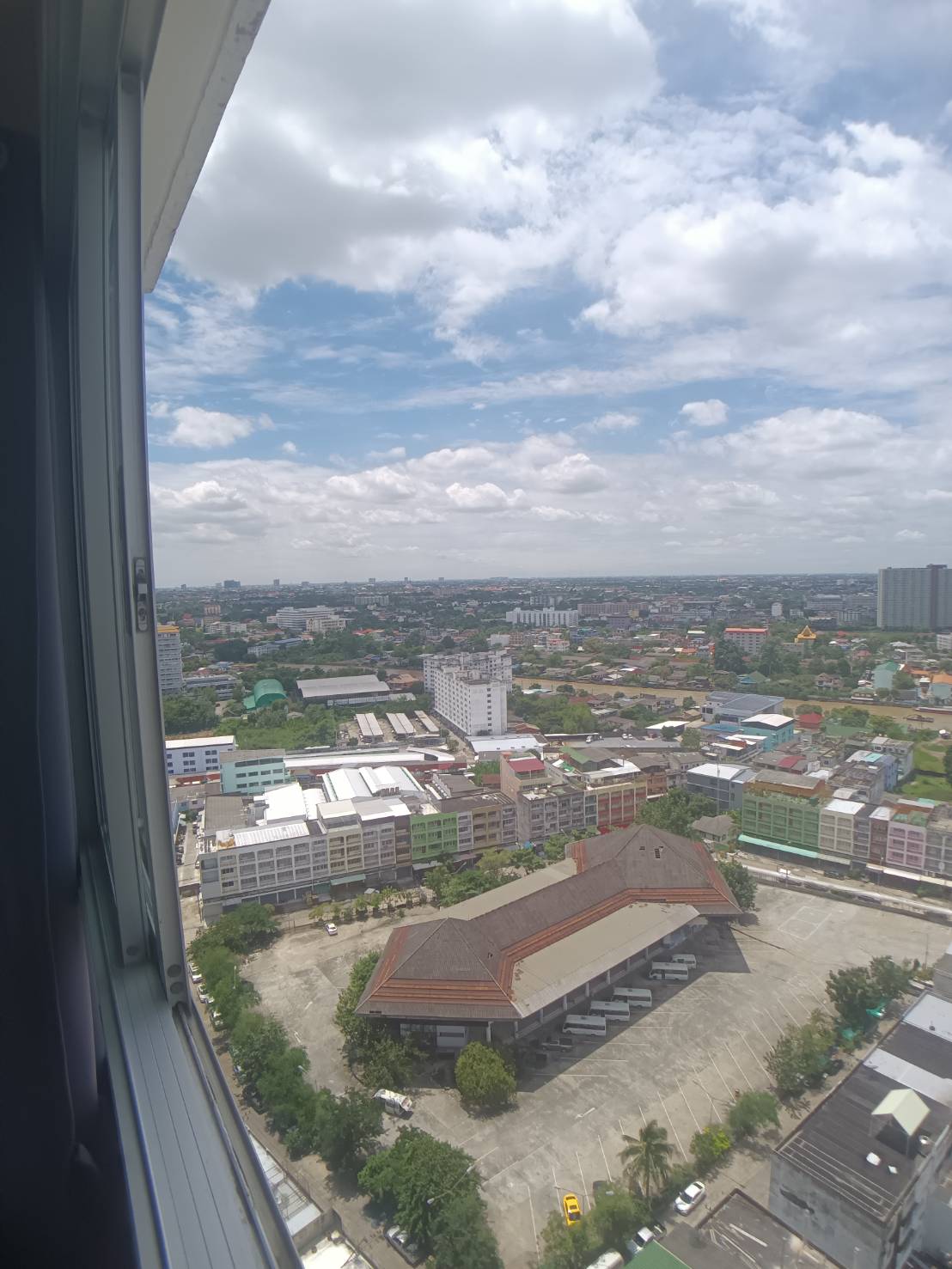 คอนโด เดอะ ทรัสต์ เรสซิเดนซ์ ปิ่นเกล้า 29 ตรม. ชั้น 24 (อาคาร 30ชั้น) วิว ถนนบรมราชชนนี ใกล้เซ็นทรัลปิ่นเกล้า สายใต้เก่า