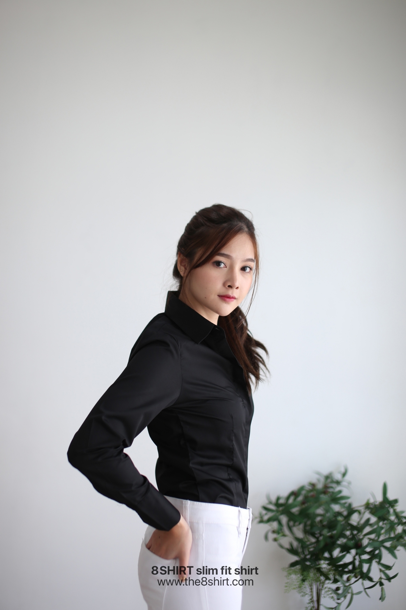 เสื้อเชิ้ตผู้หญิงสีดำ สลิมฟิต เข้ารูป แขนยาว เสื้อเชิ้ตทำงาน เสื้อยูนิฟอร์ม แบรนด์ 8SHIRT slim fit shirt พร้อมส่ง