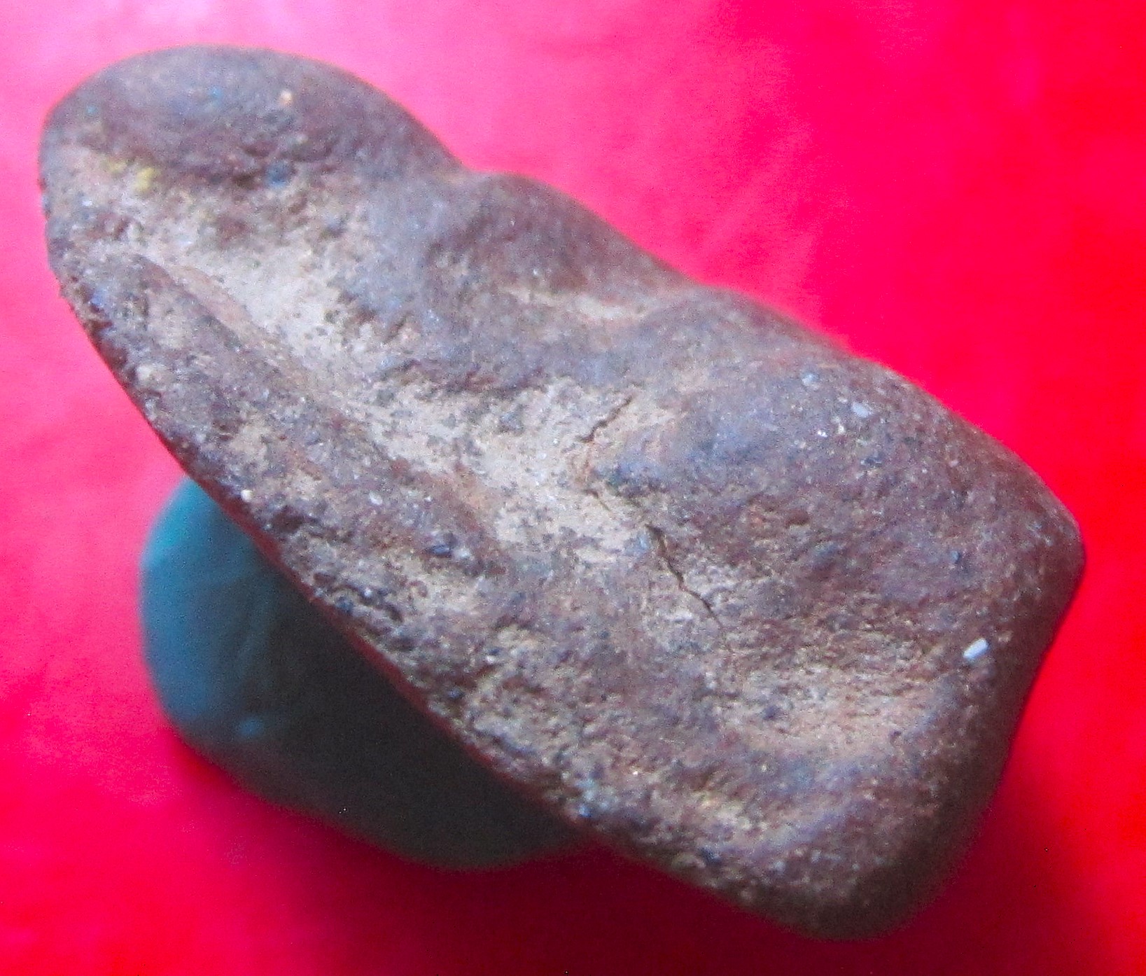 พระหลวงพ่อโต เนื้อดินผสมว่านมวลสาร ไม่ทราบที่สร้างคับ