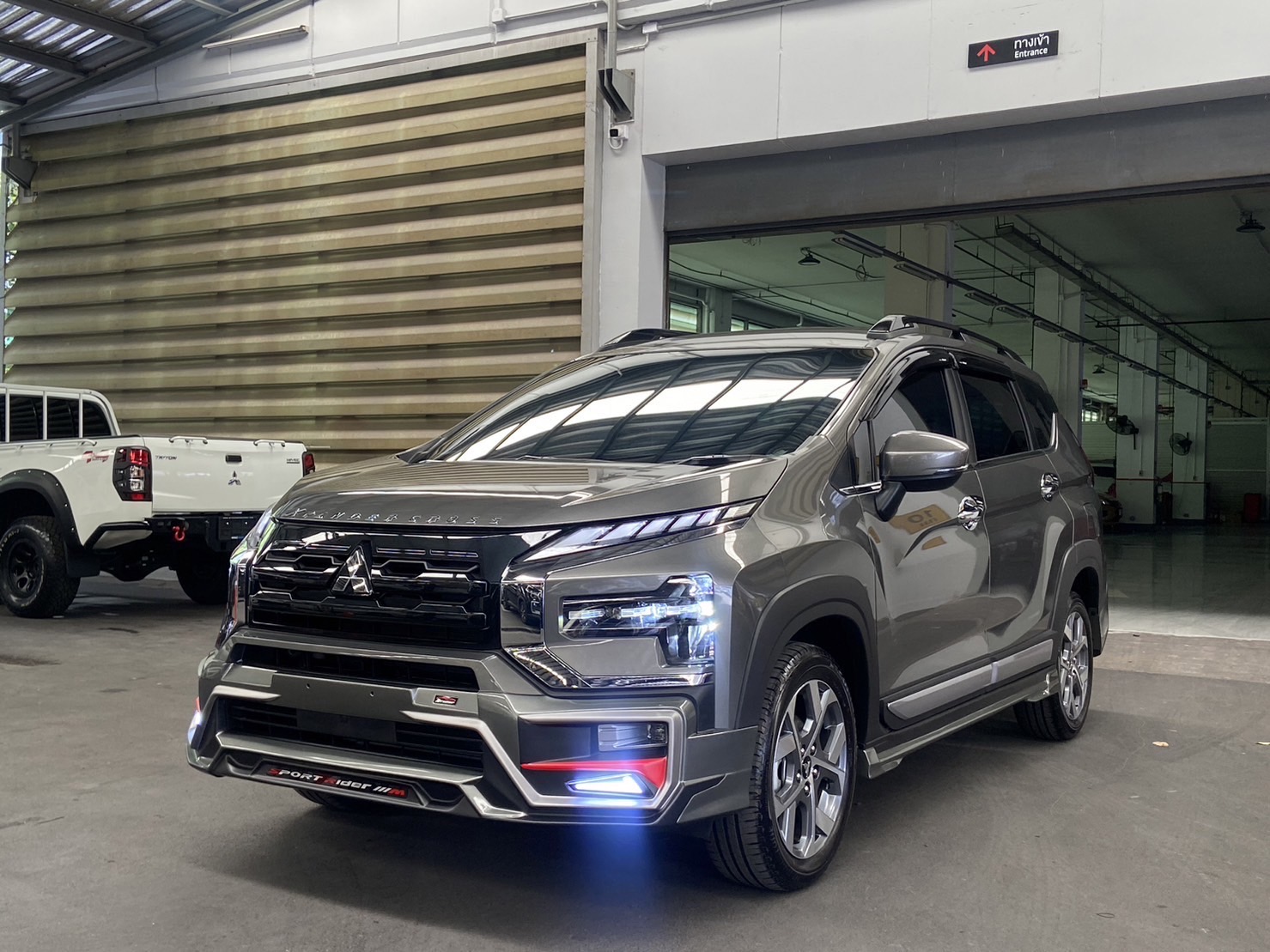 Rider V.1 หลังท่อเหลี่ยม VS Mitsubishi Xpander Cross'2023 [ชุดนี้ก็มีภาษีกว่า เรียบหรู แต่ดูดี]