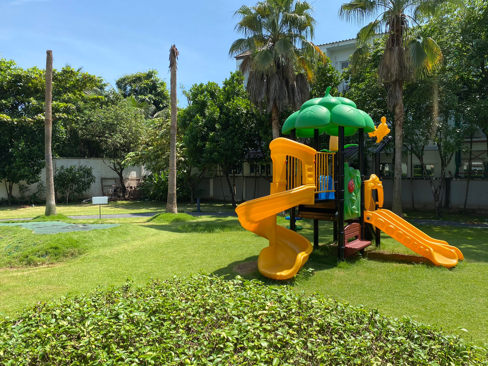 ขาย-เช่า ทาวน์โฮม3ชั้น บ้านกลางเมือง สาทร-ตากสิน2 ใกล้สถานีรถไฟฟ้า วุฒากาศ แถม!! เเอร์ 4 เครื่อง