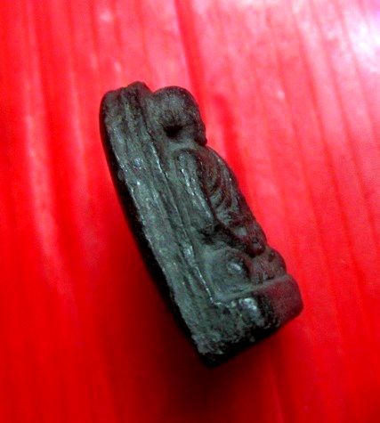 พระรูปเหมือน หลวงพ่อ+หลวงปู่ เนื้อดินคลุกรัก พระแท้ฯฯฯฯไม่ทราบที่