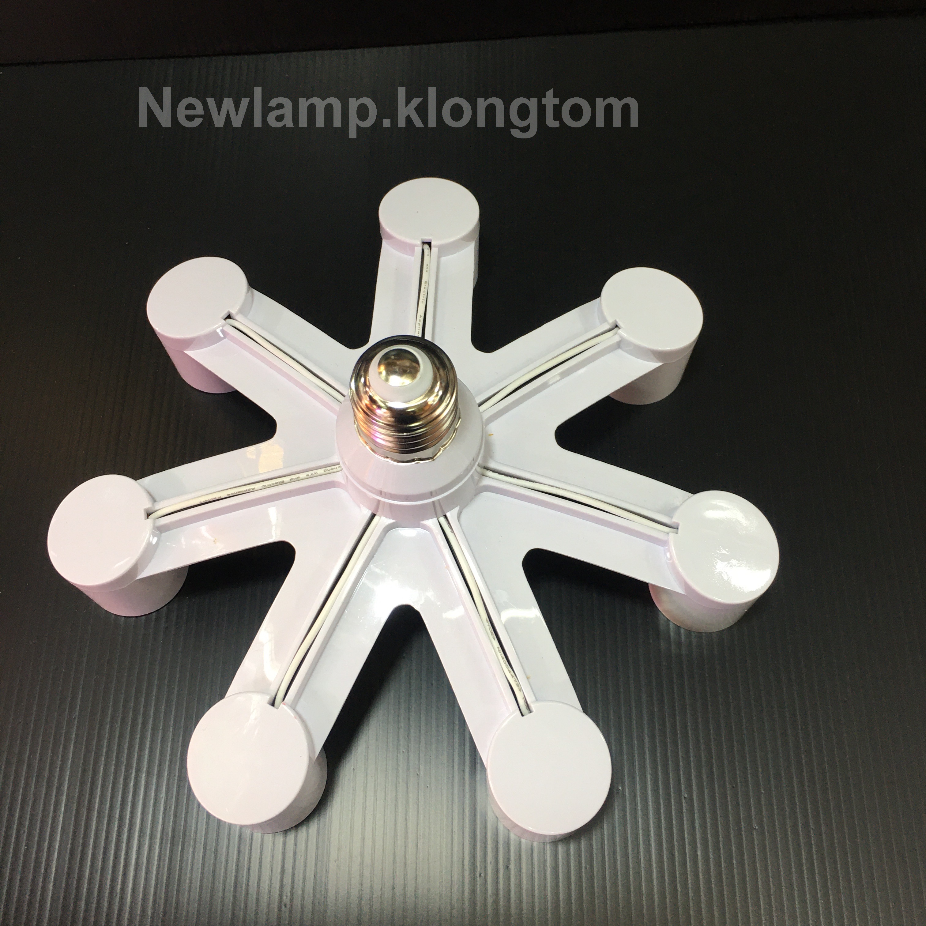 ขั้วห้อยเกลียว E27 สำหรับต่อหลอดไฟได้หลายหัว 7 in 1