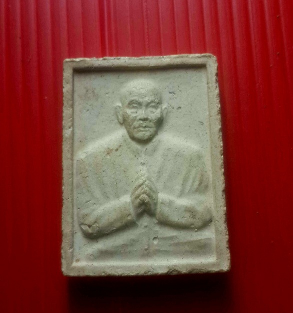 พระผงรูปเหมือน พ่อใหญ่ธรรมฝั้น จ.เลย หายากแล้วครับ นานจะเจอสักองค์