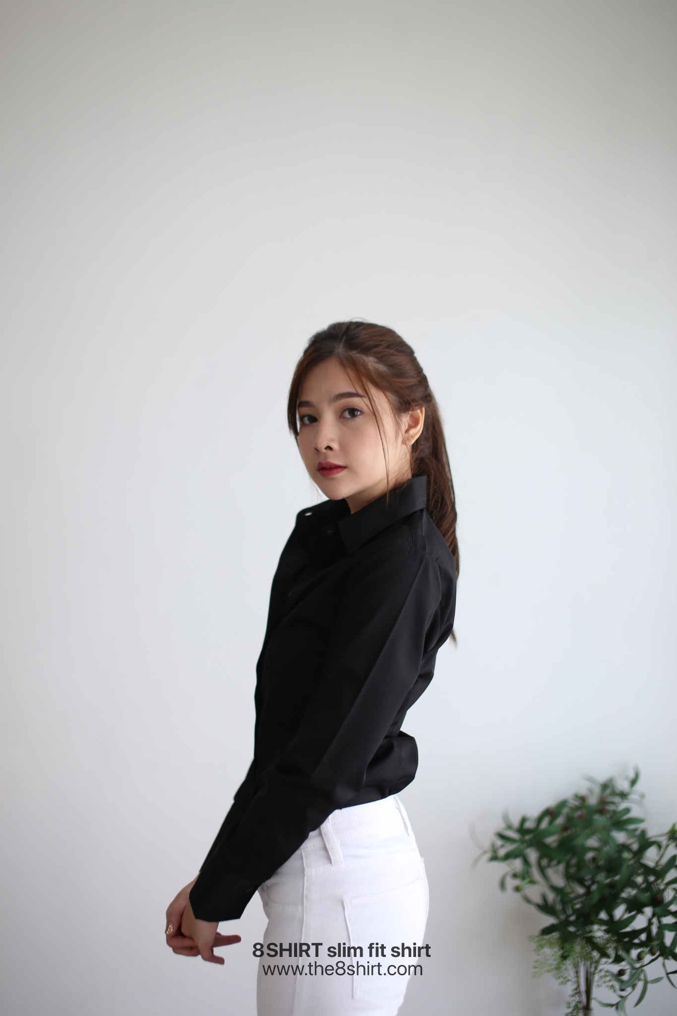เสื้อเชิ้ตผู้หญิงสีดำ สลิมฟิต เข้ารูป แขนยาว เสื้อเชิ้ตทำงาน เสื้อยูนิฟอร์ม แบรนด์ 8SHIRT slim fit shirt พร้อมส่ง