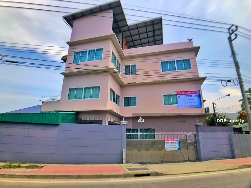 บ้านเดี่ยว 45.3ตรว. 3ชั้น ถนนกาญจนาภิเษก ใกล้สมาคมชาวปักษ์ใต้