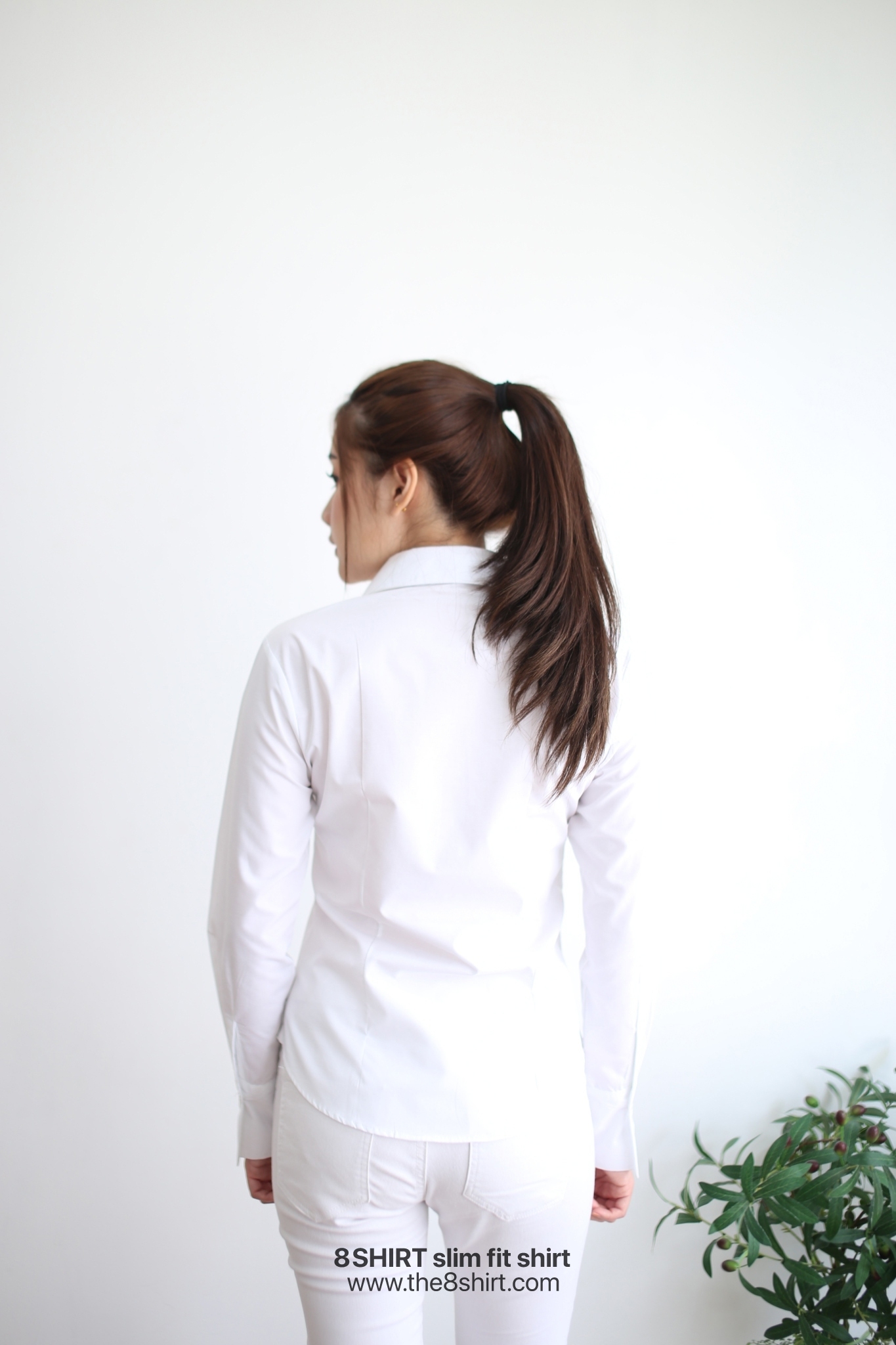 เสื้อเชิ้ตผู้หญิงสีขาว ออฟไวท์ สลิมฟิต เข้ารูป แขนยาว เสื้อเชิ้ตทำงาน เสื้อยูนิฟอร์ม แบรนด์ 8SHIRT slim fit shirt พร้อมส่ง