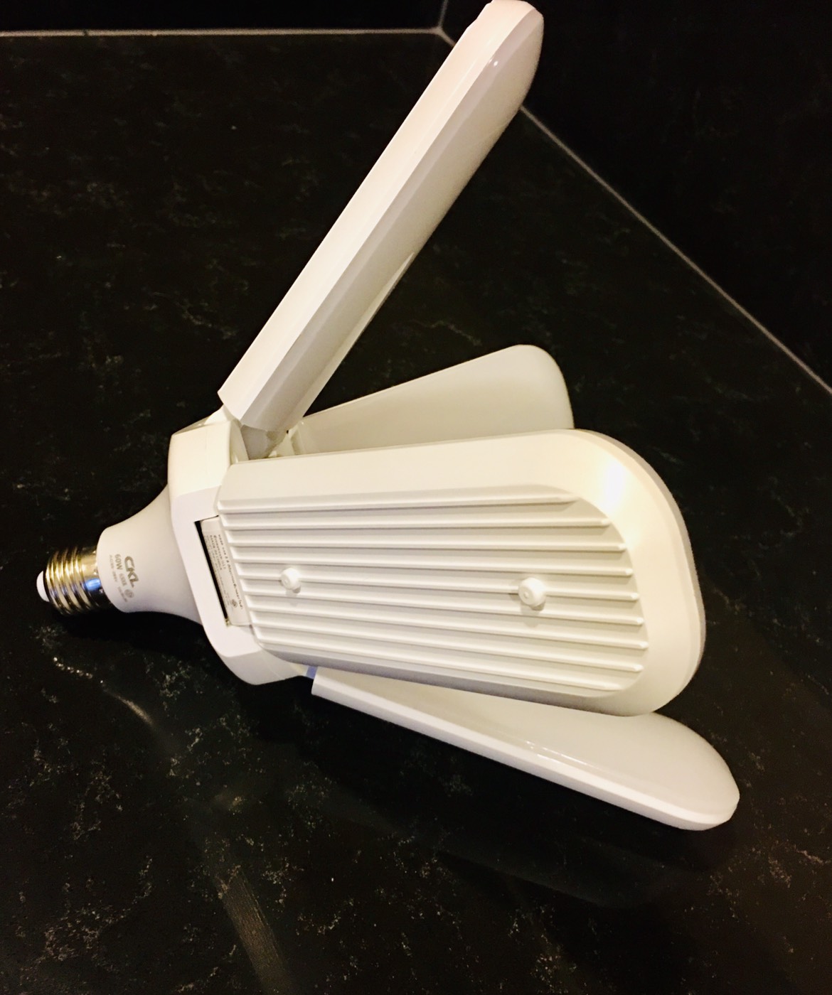 หลอดไฟ 4 ใบพัด LED (สว่าง 4 จุด)