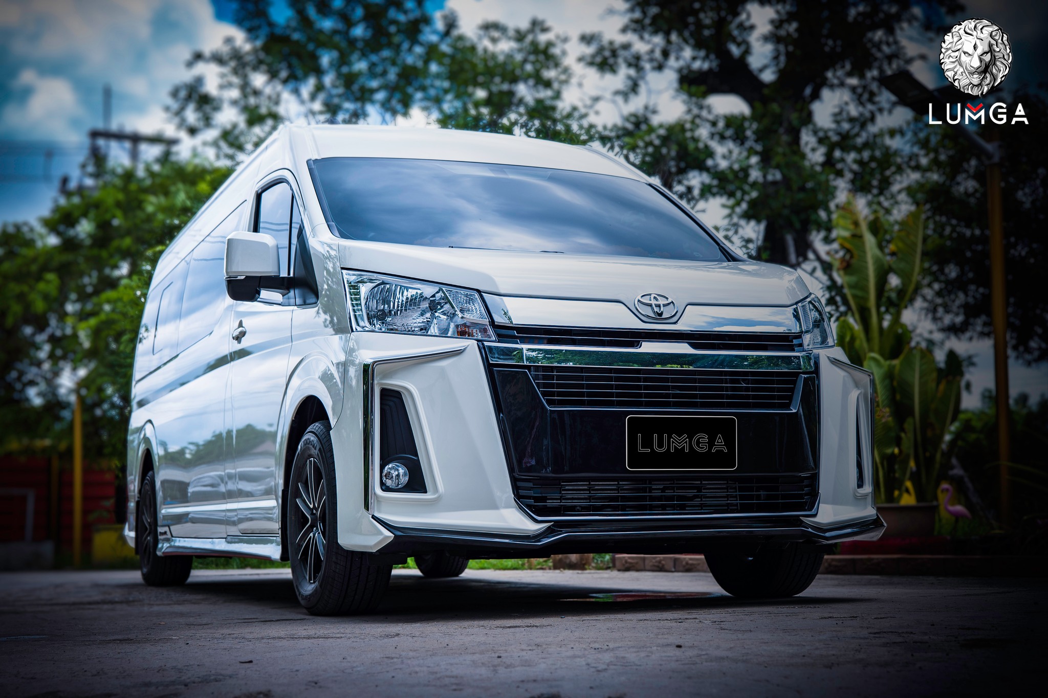 Lumga VS Toyota Commuter Hiace 2020 [ชุดแต่งแบบไฮเอ็นชุดนี้ชุดเดียวจบ]