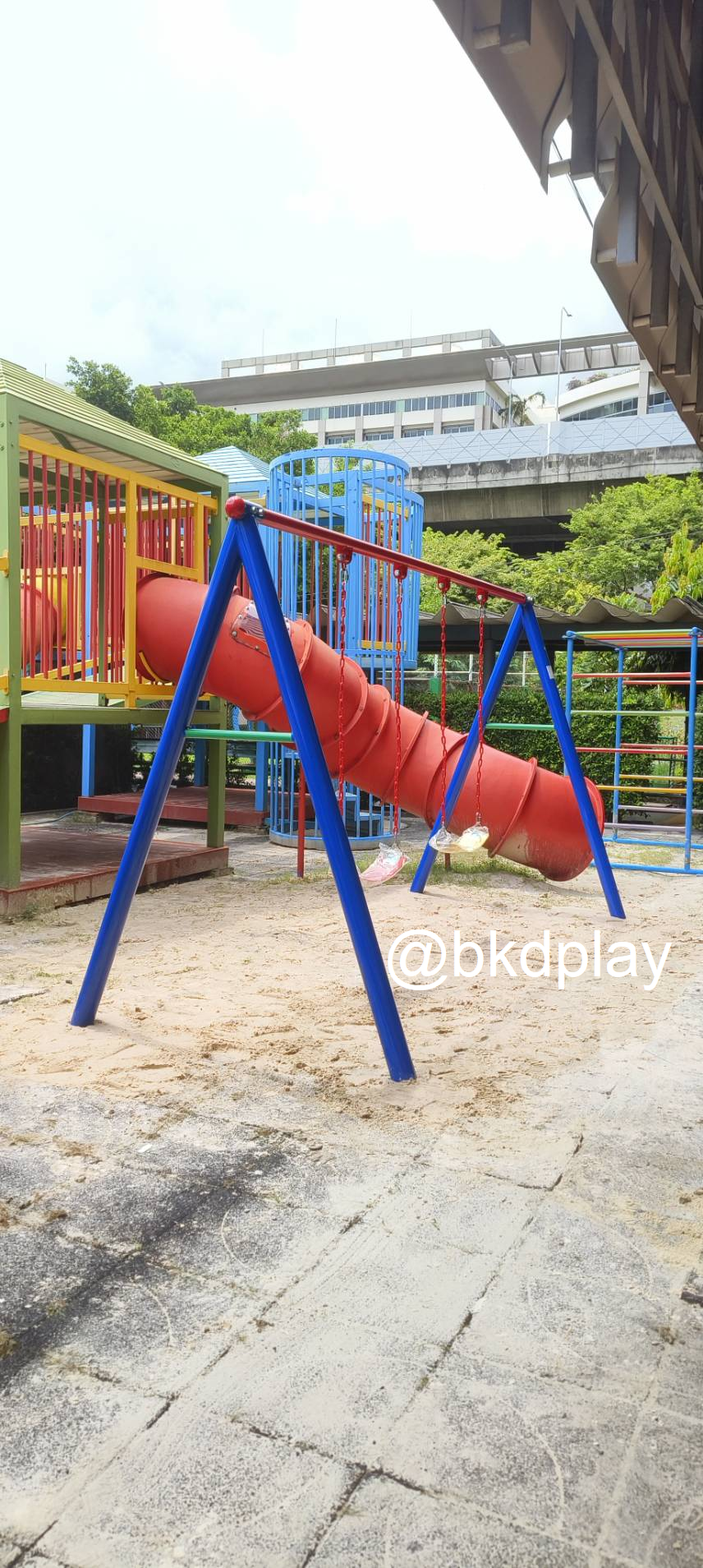 เครื่องเล่นสนามกลางแจ้ง เครื่องเล่นสนามเหล็ก ชุดชิงช้า 2 ที่นั่ง สินค้าผลิตในไทย มีมอก. สั่งทำสีตามต้องการได้ ขนาด 150x350x190ซม.