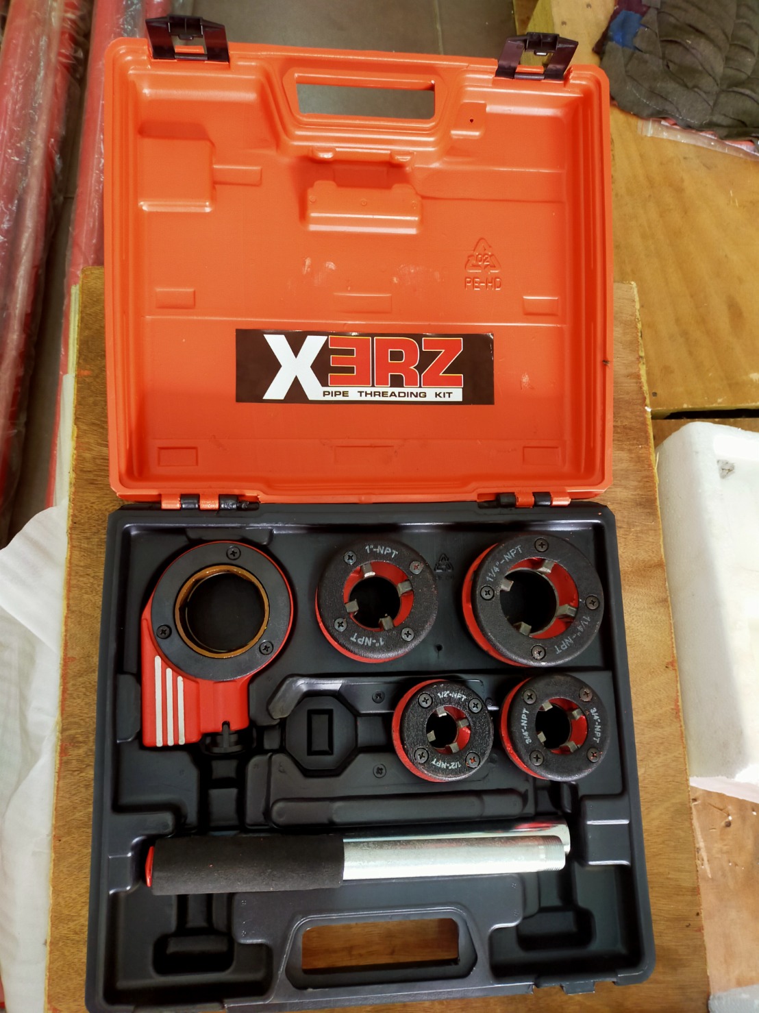 1/2"-1.1/4" BSPT เครื่องต๊าปเกลียวมือหมุน "XERZ" Manual Threading Machine ท่อประปาเกลียว BSPT เท่านั้นไม่มีฟันสแตนเลสจำหน่าย