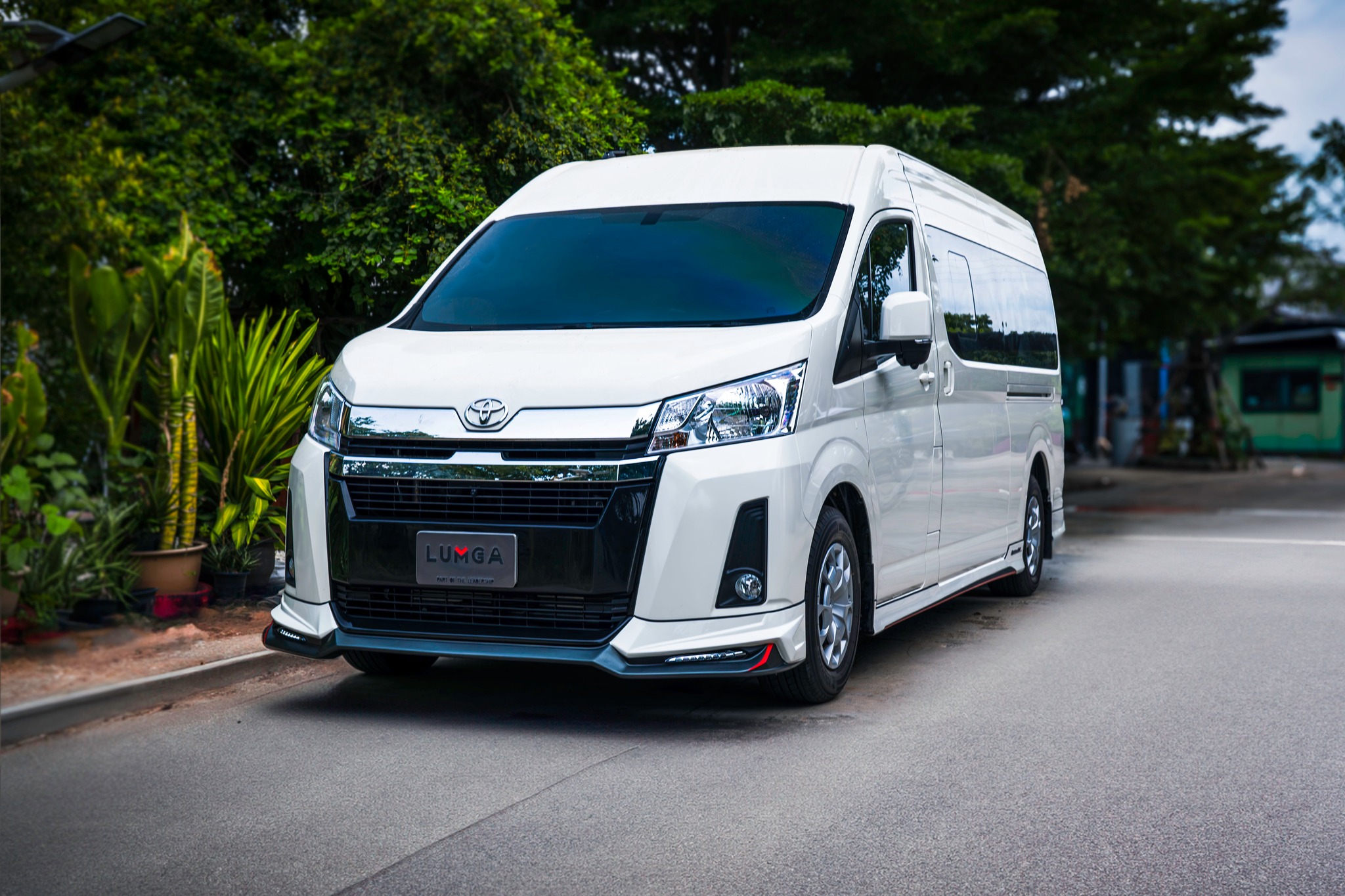 Lumga VS Toyota Commuter Hiace 2020 [ชุดแต่งแบบไฮเอ็นชุดนี้ชุดเดียวจบ]