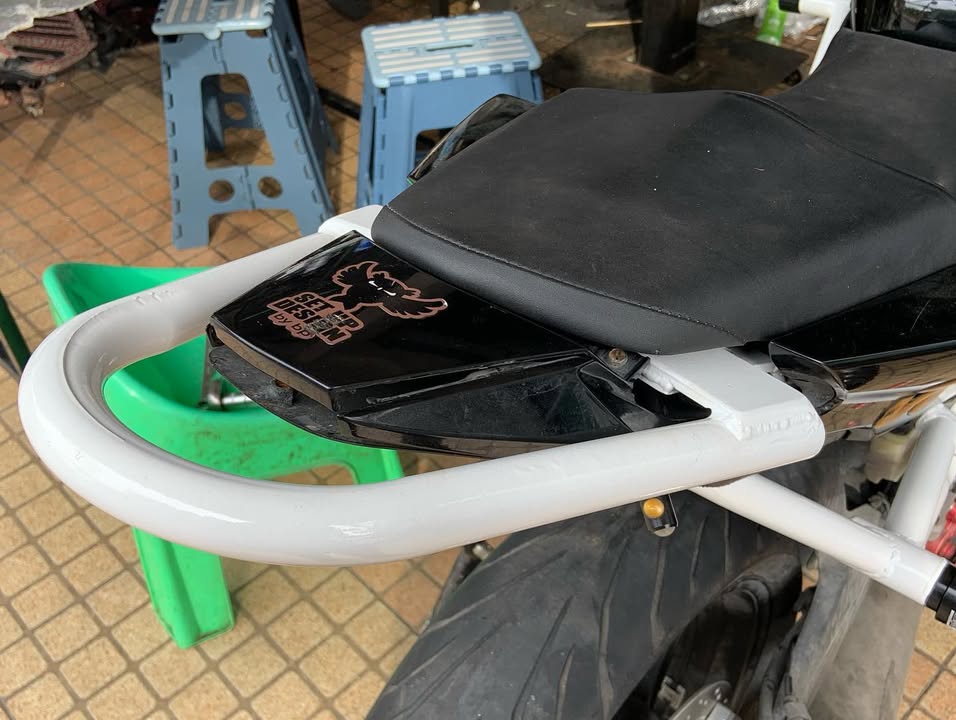 CBR250R Tail round bar