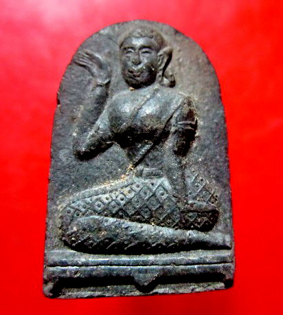 พระเนื้อดิน ซุ้มกอ พิมพ์ พระนางกวัก หลัง ยันต์ พระแท้ไม่ทราบที่