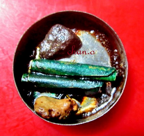 ตลับสีขี้ผึ้งเก่า ตราบริบูรณ์บาล์ม ด้านหลังภาษาจีนเก่า ข้างในมีตะกรุดเก่า2ดอก ไม่ทราบที่ รู้ที่เชิญนิมนต์ครับผม