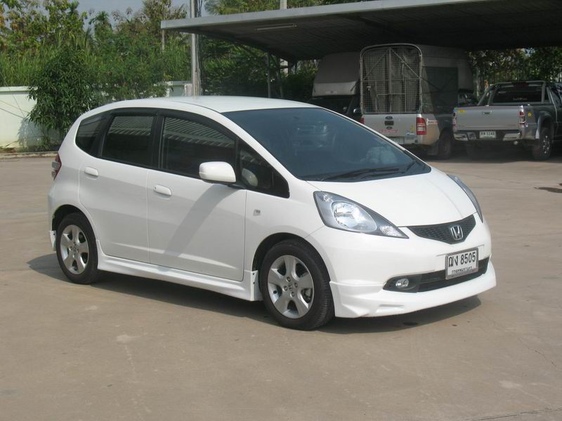 9DEN&RB-ทรงMUGEN VS HONDA JAZZ'08-10 [ถึงปีเก่าแต่ก็ยังเก๋าอยู่]