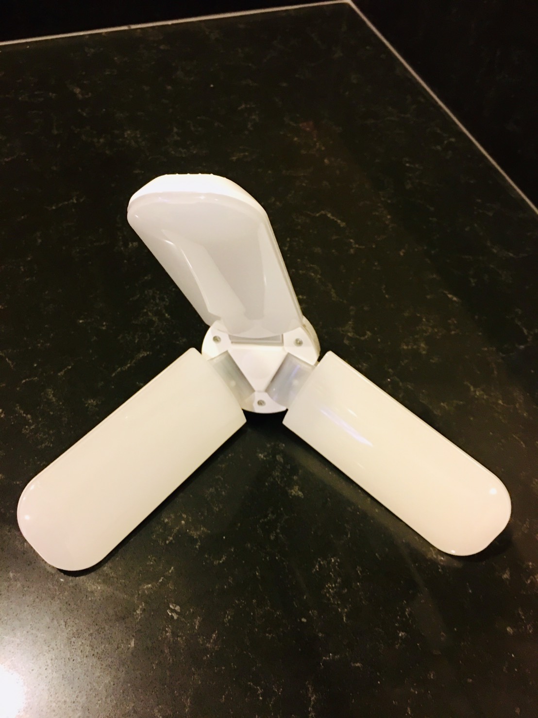 หลอดไฟ 3 ใบพัด LED (สว่าง 3 จุด) 45w