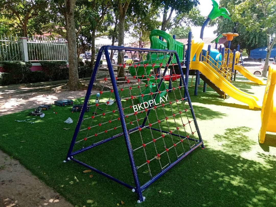 เครื่องเล่นสนามกลางแจ้ง ชุดปีนป่ายเชือก,เครื่องเล่นสนามเหล็ก ,เครื่องเล่นผลิตในไทย,พร้อมส่ง ขนาด 130x180x160 ซม.