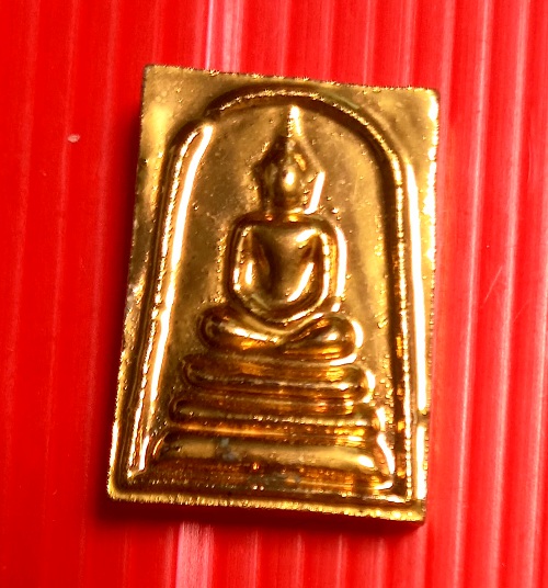 พระสมเด็จรุ่นรวย วัดหนองบัวทุ่ง อ.คง จ.นครราชสีมา เนื้อผงหุ้มทอง