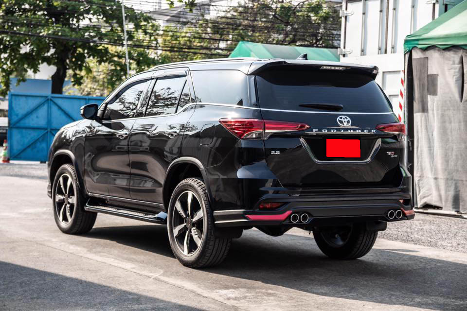 9Den&FD-2RS(ตัดสีแดง)/FD-2XS(ตัดสีเทา) VS Toyota All New Fortuner(TRD Sportivo 2 (MY2018)'2019-On) [เติมเต็มสปอร์ตของTRDคุณล้ำด้วยชุดแต่งรุ่นนี้]