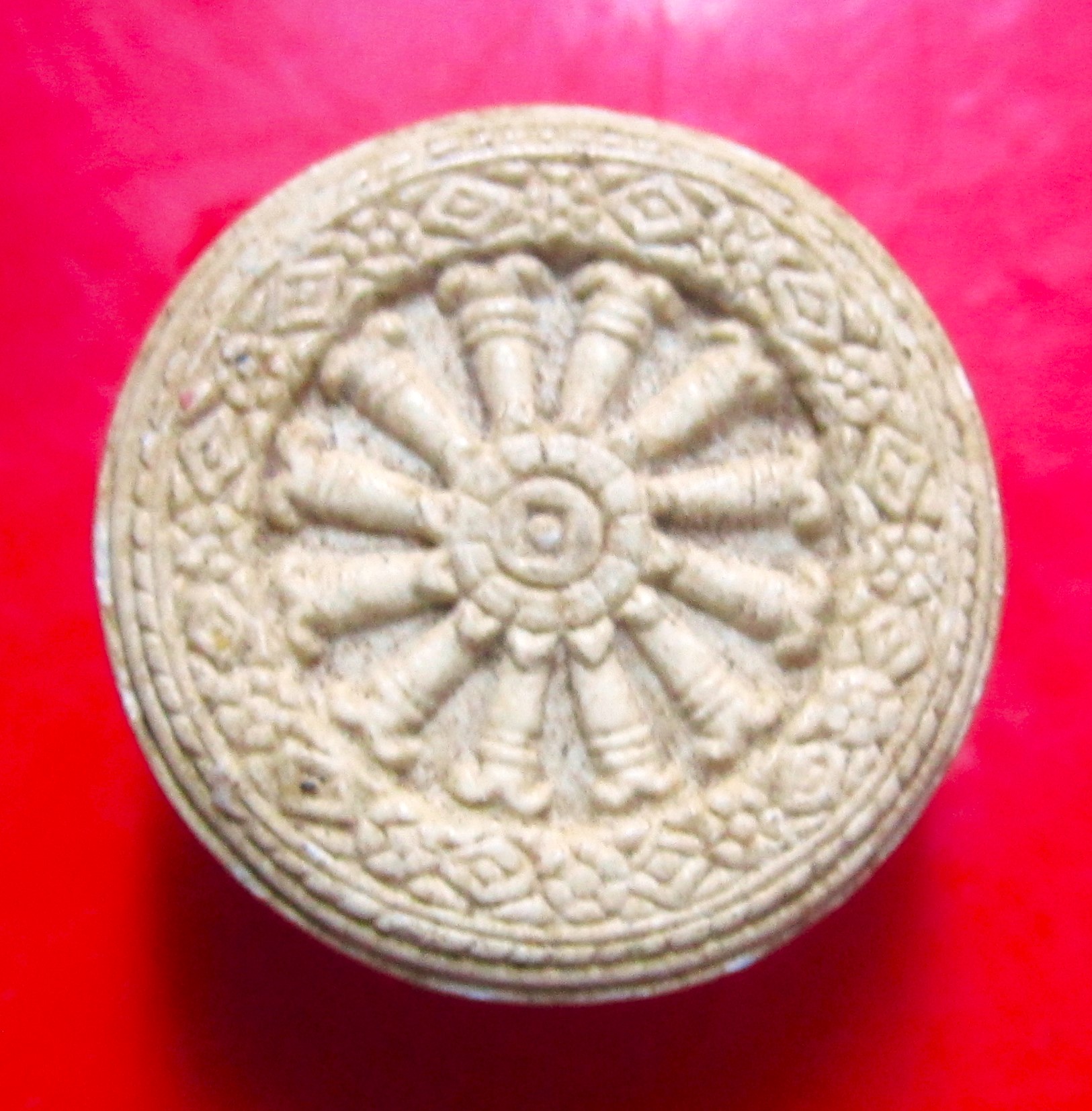 พระผงจันทร์ลอย ธรรมจักร หลังยันต์ ครูบา ไม่ทราบที่