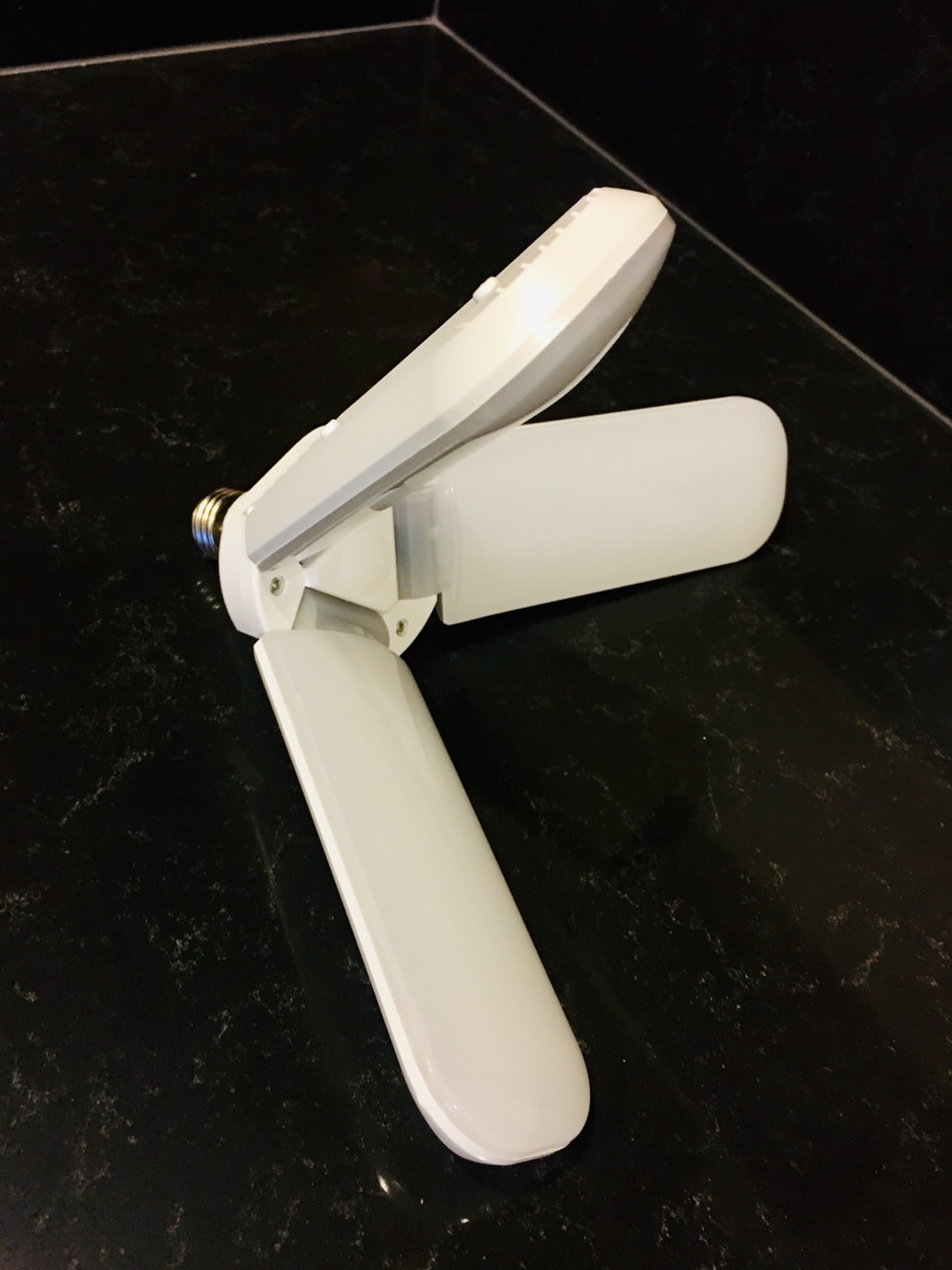 หลอดไฟ 3 ใบพัด LED (สว่าง 3 จุด) 45w