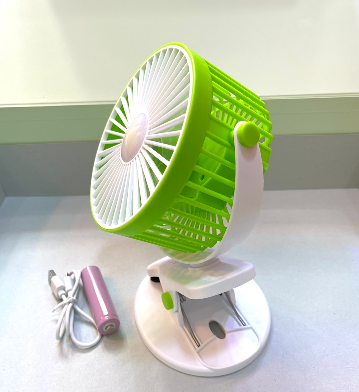 พัดลมแบบขาหนีบ ใส่ถ่านชาร์จ พร้อมสายชาร์จUSB YT-M2027 เส้นผ่านศูนย์กลาง 13 cm