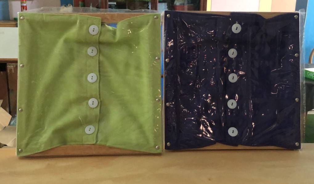 ตู้บรรจุกรอบฝึกทักษะมือ ใส่ได้ 6 ชิ้น (สามารถเลือกชุดฝึกเพิ่มได้) ตู้กับชุดฝึกขายแยกกัน